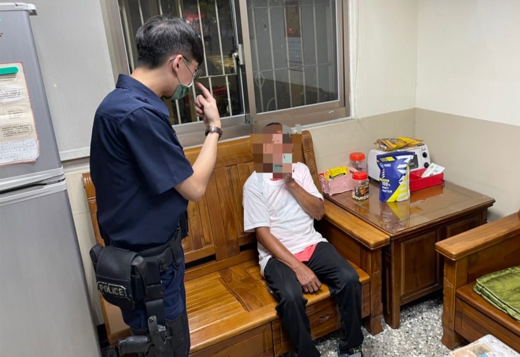 樹林分局樹林派出所巡佐楊政倫、警員王宥喆發現陳男為身心障礙失蹤人口,並將其帶返所撤尋通知親友