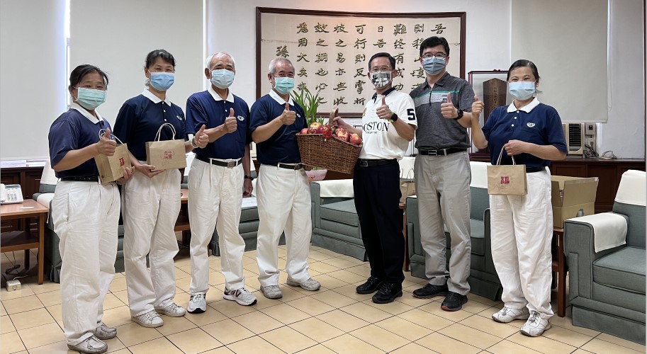 ▲「警察節快樂！」 慈濟祝福一分局員警「蘋蘋安安」 (圖/台中市警察局 提供)