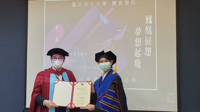 戴資穎成為「1.0個博士」! 網歪樓狂提蔡EE:不將論文封存50年?