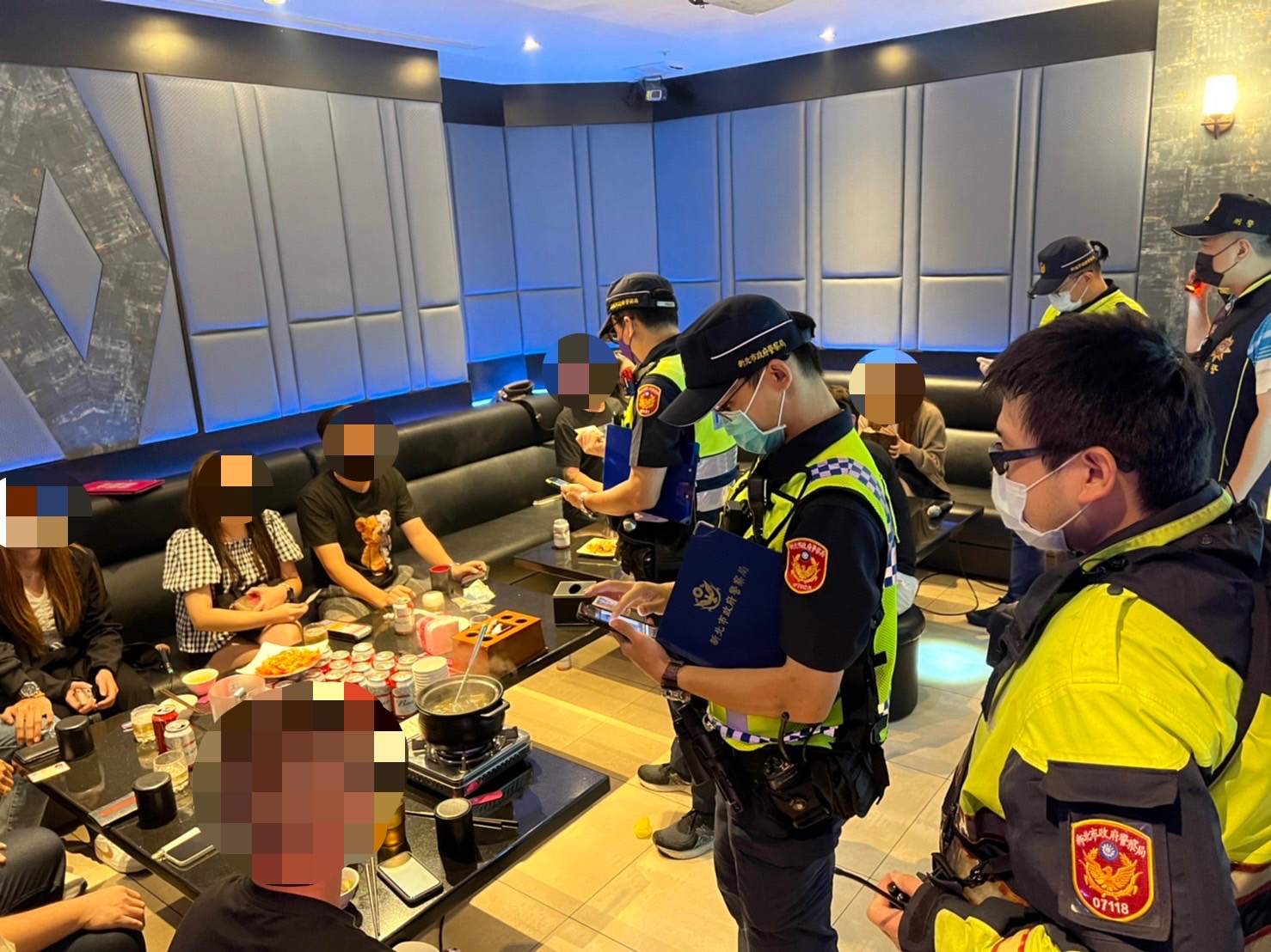 林口警深夜展現打擊犯罪決心 強悍掃蕩轄區KTV還安寧於民