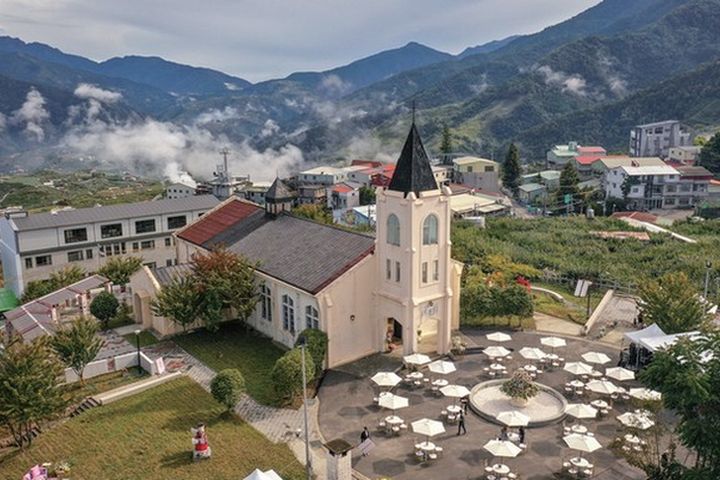 梨山耶穌堂具有歷史紀念價值與建築特色,整修過程中發現教堂內紅檜木屋頂天花板已少見。 圖:參山國家風景區管理處/提供