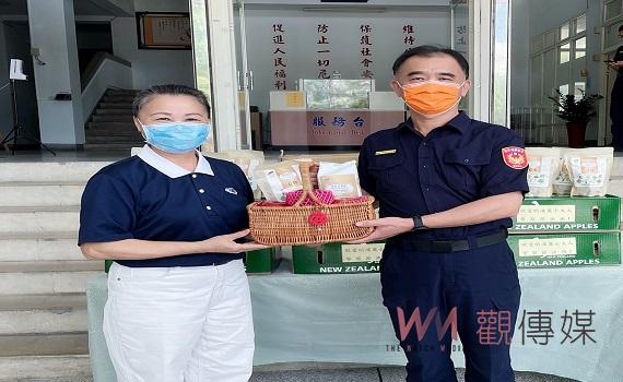 警察節慰北港警　慈濟致贈防疫茶