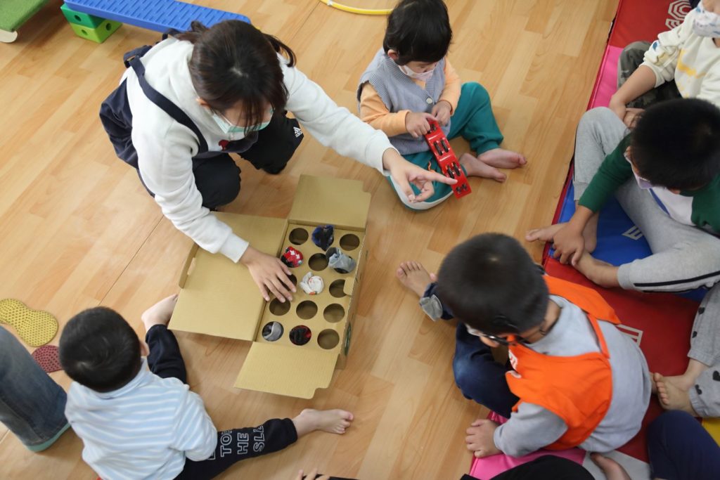 伊甸投身兒童早療多年，透過日托、時段、到宅等不同形式服務，讓更多慢飛天使有機會接受早期療育。（伊甸基金會提供）