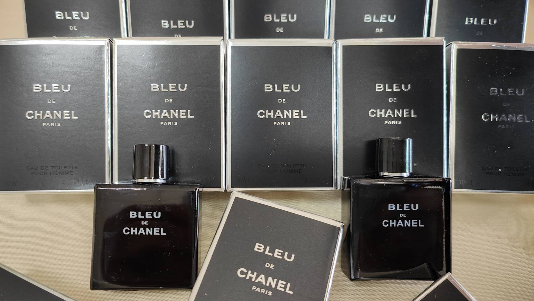 圖片說明:查獲8,000餘件仿冒DIOR、CHANEL、 JO MALONE、YSL、GUCCI、HERMES等商標香水。(記者江雁武翻攝)