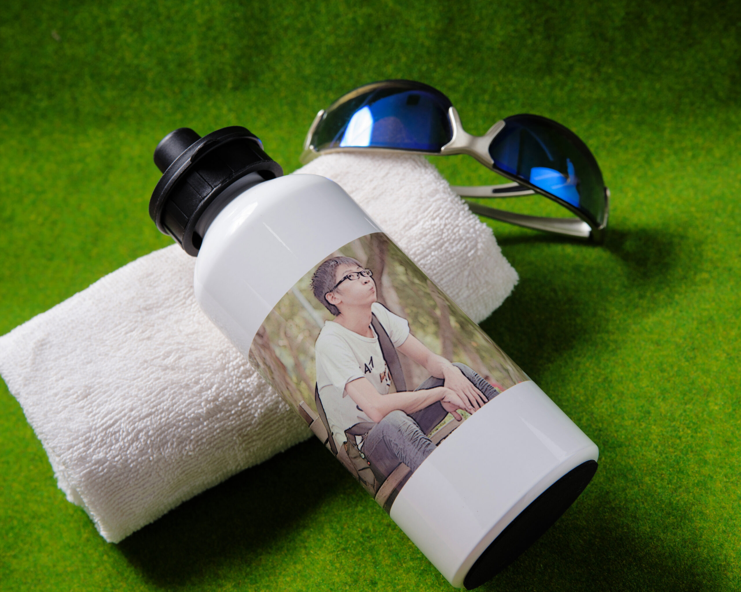 轉印王(Transfer King)的轉印計術，可將任何照片印製在紙類、衣服、帆布包、馬克杯、水壺、簽名筆、餐具禮盒、婚禮小物等眾多商品。