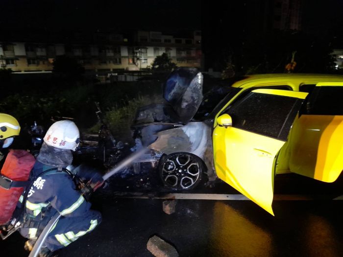 街頭狹路相遇爆口角 油彈燒機車警方火速逮人
