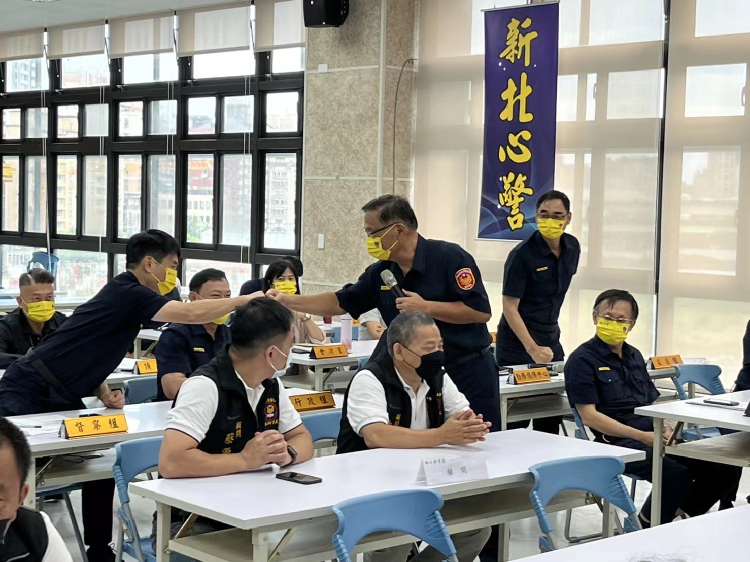 圖片說明:警察節活動大家踴躍參加。(記者張依維翻攝)