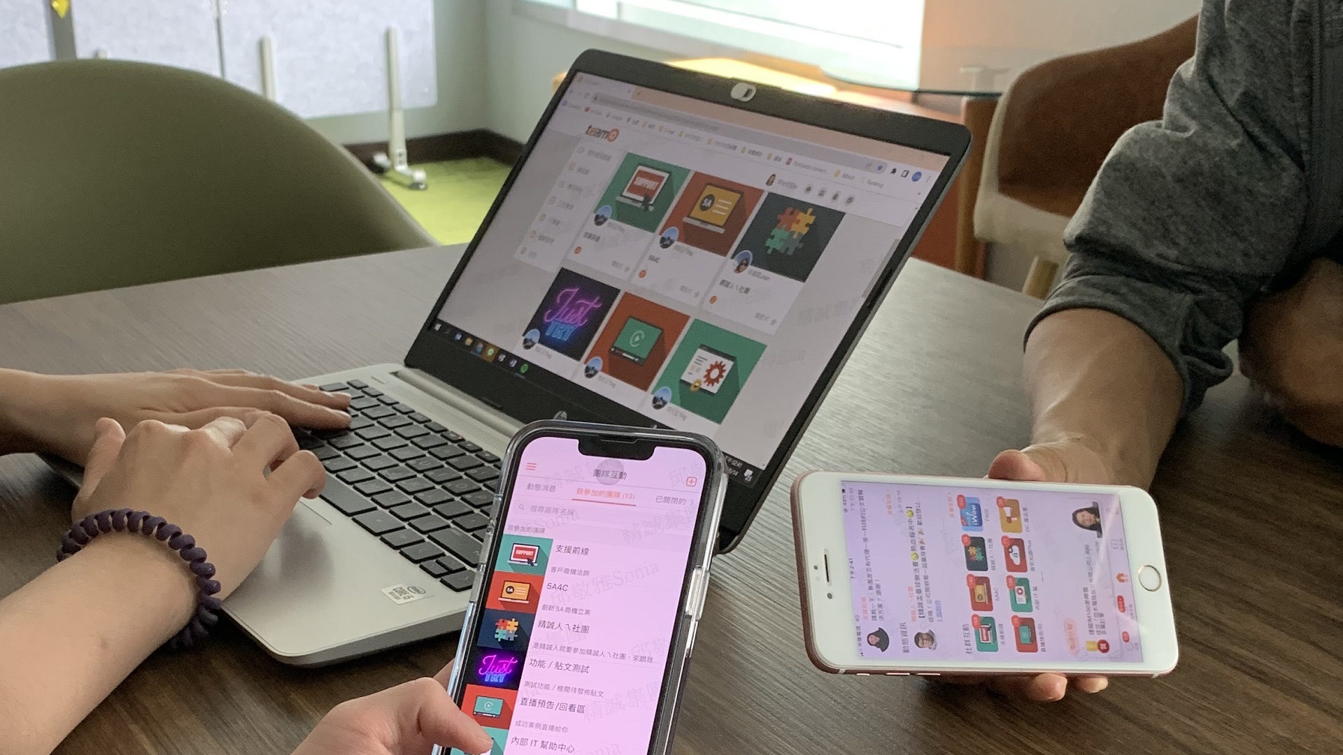 《team+》採私有雲建置架構,是台灣原生最早提供「企業APP即時通訊解決方案」的軟體服務商,使用廠商超過5,000家,用戶帳號數突破200萬。