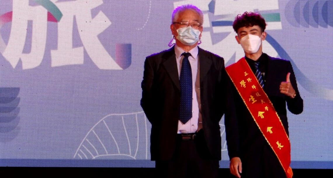 正修社團評鑑頒獎交接 新科學生會長洪鵬富上任