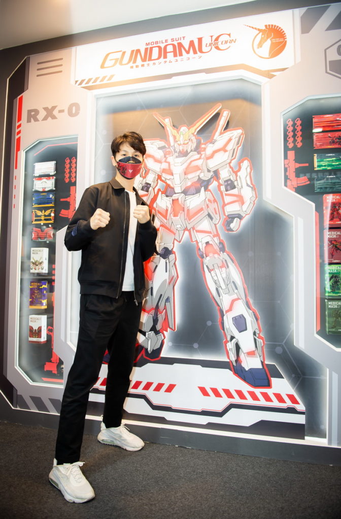 拳擊國手林郁婷展示「鋼彈立體定位口罩」