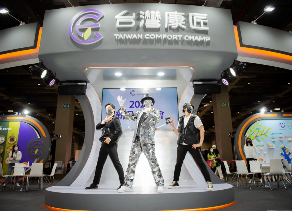 台灣康匠新品發表會展示口罩專屬舞蹈