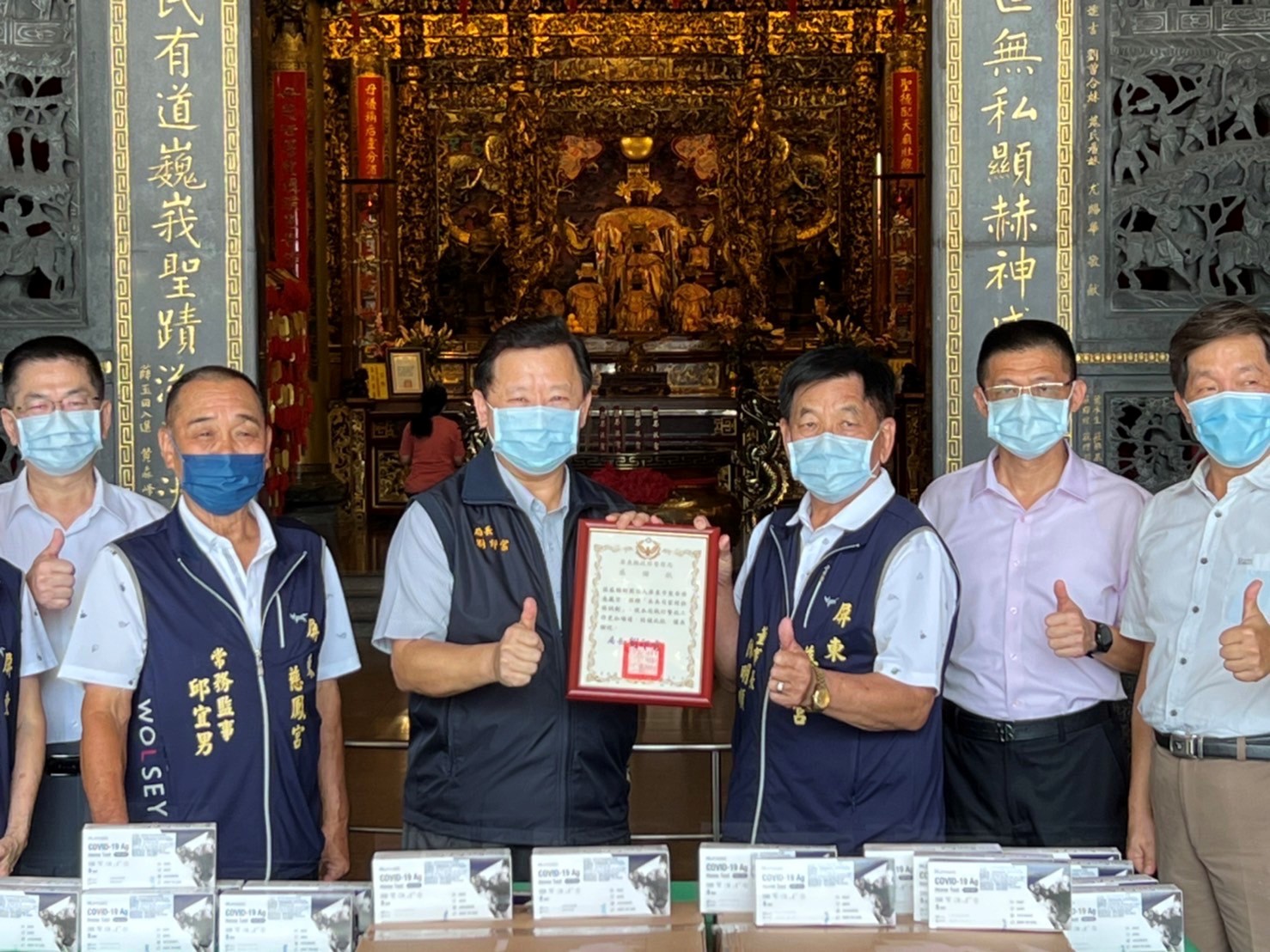熱心公益／屏東市聖帝廟慈鳳宮贈快篩試劑　守護屏警第一線基層警健康