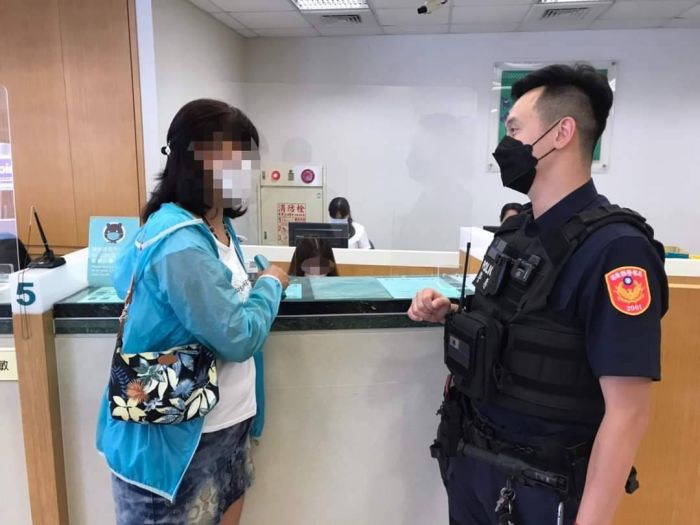 婦人網路購物險遭詐10萬元 機警行員與警方即時阻詐