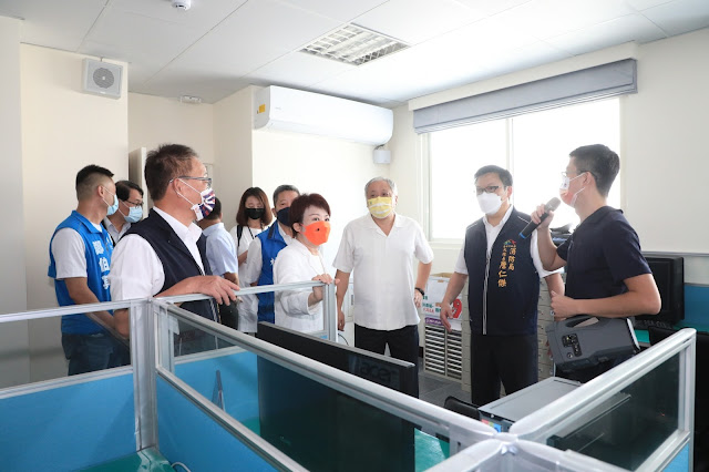 圖片說明：盧市長視察消防局第三救災救護大隊太平分隊廳舍辦公室。(記者江雁武翻攝)