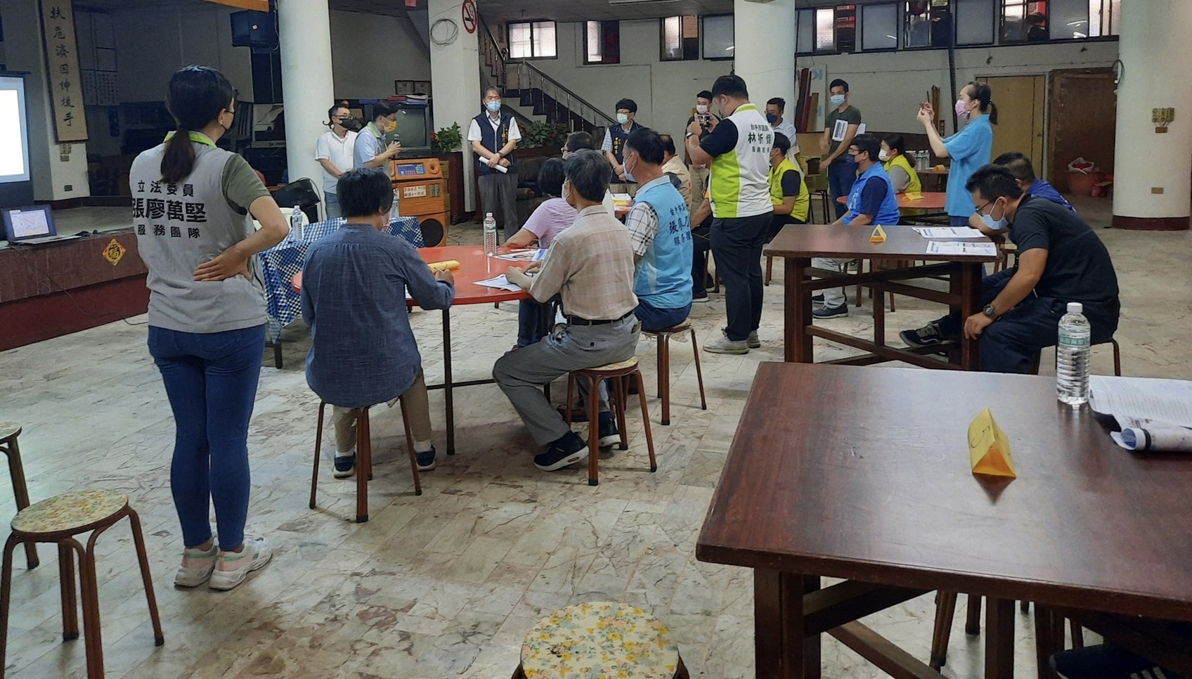圖片說明：臺中市西屯區大隆路排水改善工程說明會現場情況。(記者江雁武翻攝)