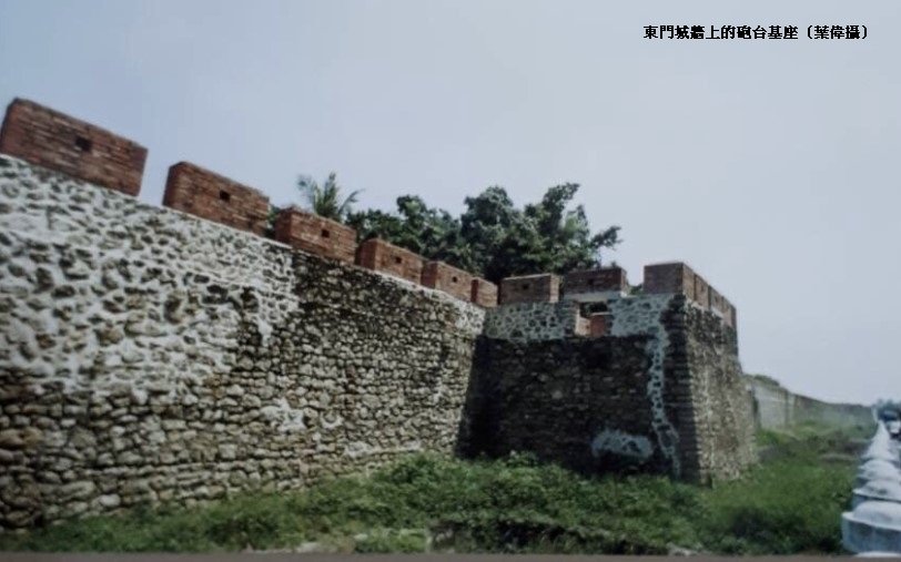 可能是紀念碑、戶外、城堡和文字的圖像