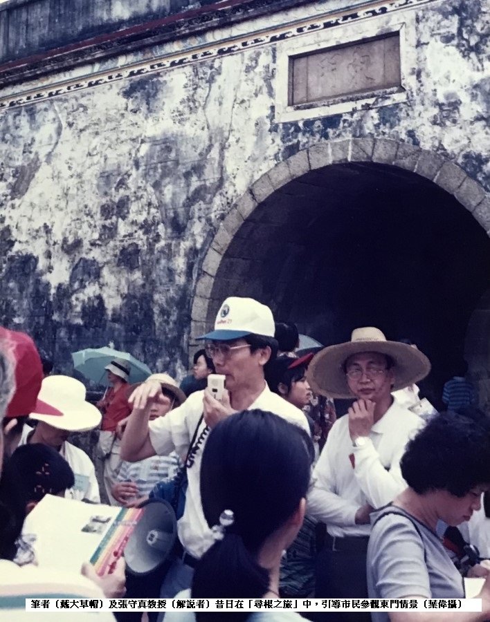 可能是 4 個人、大家站著和戶外的圖像