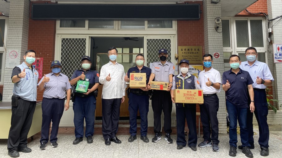 ▲苗栗山域治安訪查工作期間，警察局長陳武康特別慰問維護山域治安人員 (圖/苗栗縣警察局 提供)