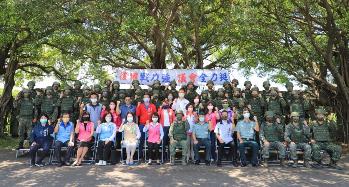議長曾麗燕率同議員慰勞教召弟兄 肯定他們配合國家政策 為保家衛國而努力
