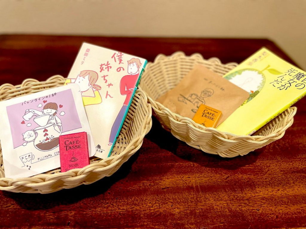 書籍與咖啡組合的「書本配對（Book Pairing）」服務。 （圖片來源：©BOOK HOTEL JIMBOCHO）
