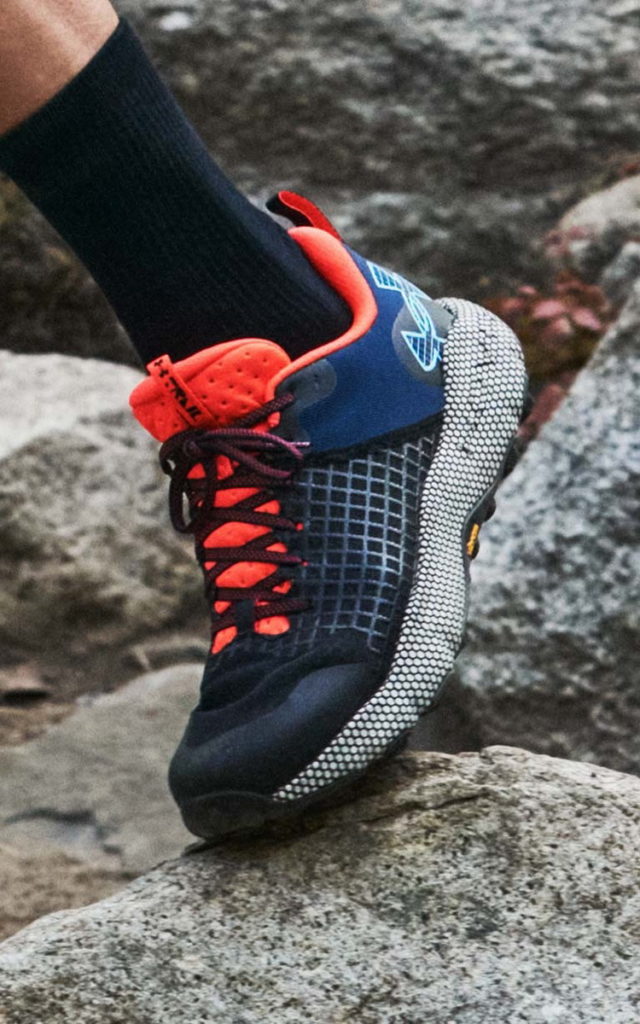 UNDER ARMOUR推出卓越耐磨和抗滑力Vibram黃金大底的「UA HOVR RIDGE TRAIL」越野跑鞋。