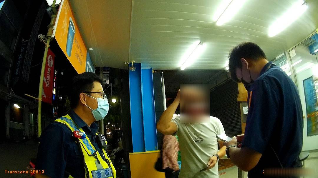 ▲陳男聽到警方神預測女網友詐騙套路，滿臉驚訝直抓頭    (圖/台中市警察局 提供)