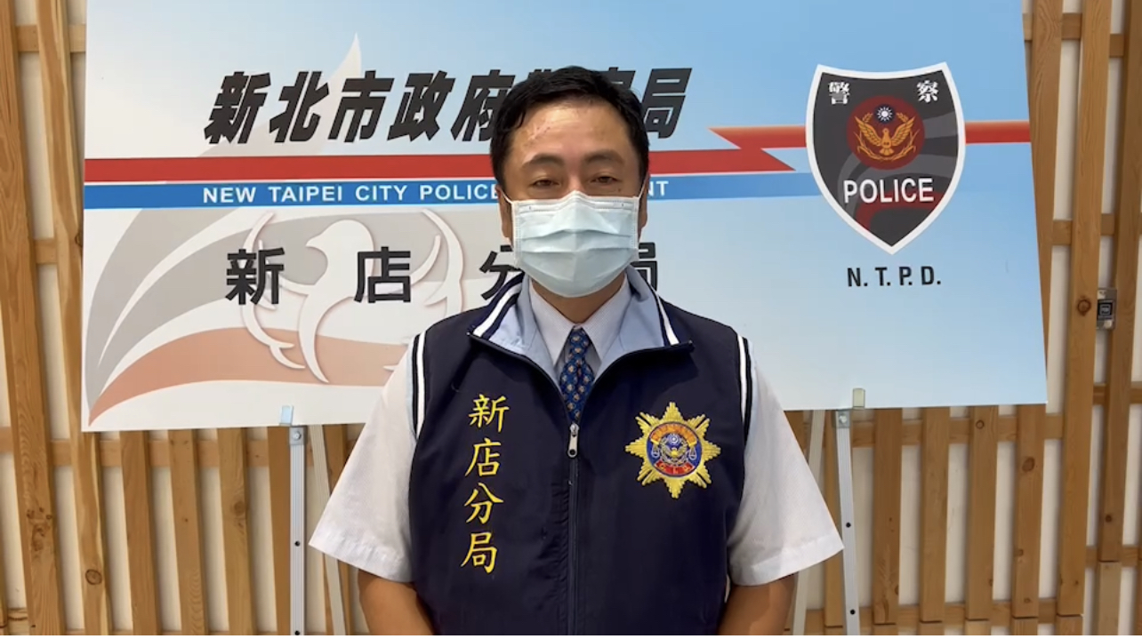 圖片說明:新店分局偵查隊長蔡調坤說明案情。(記者戴昱弘翻攝)