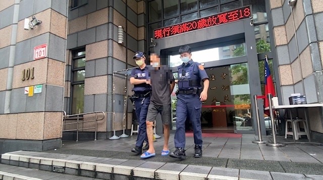 圖片說明:移送犯嫌。(記者宋紹誠翻攝)