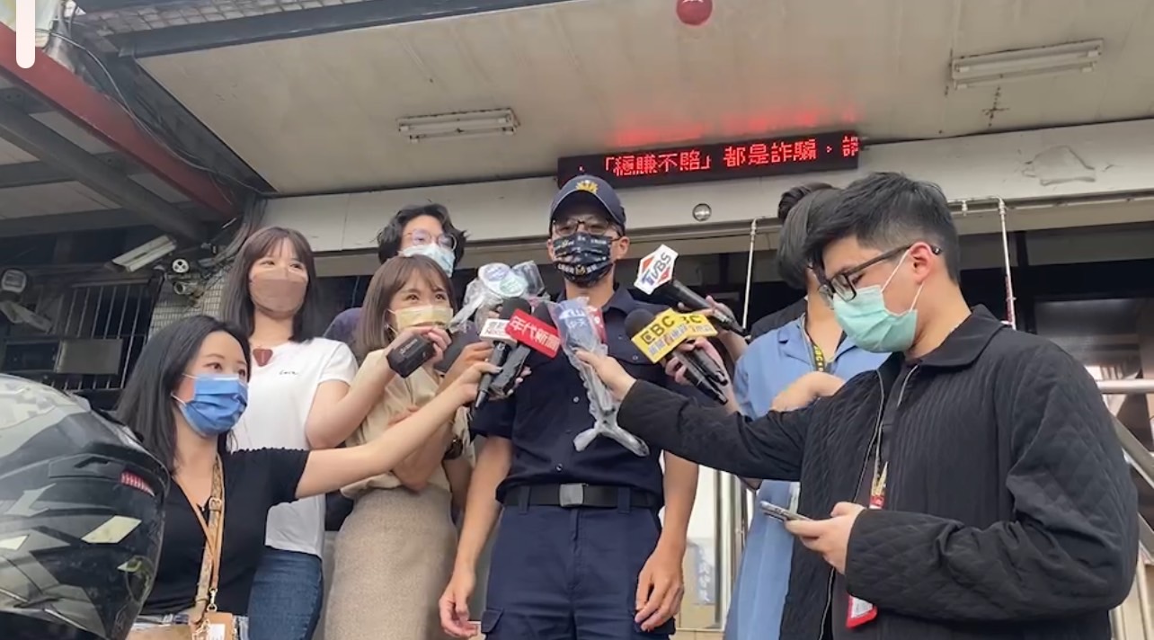 圖片說明:芝山岩派出所所長蔡育憲受訪畫面。(記者林艷林翻攝)
