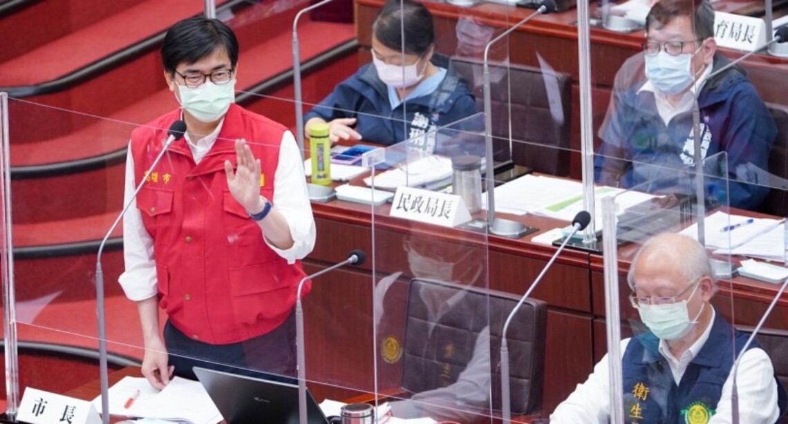 赴議會報告「高雄市新冠肺炎快篩試劑採購及防疫作為」   陳其邁：保障市民朋友健康安全是最優先考量