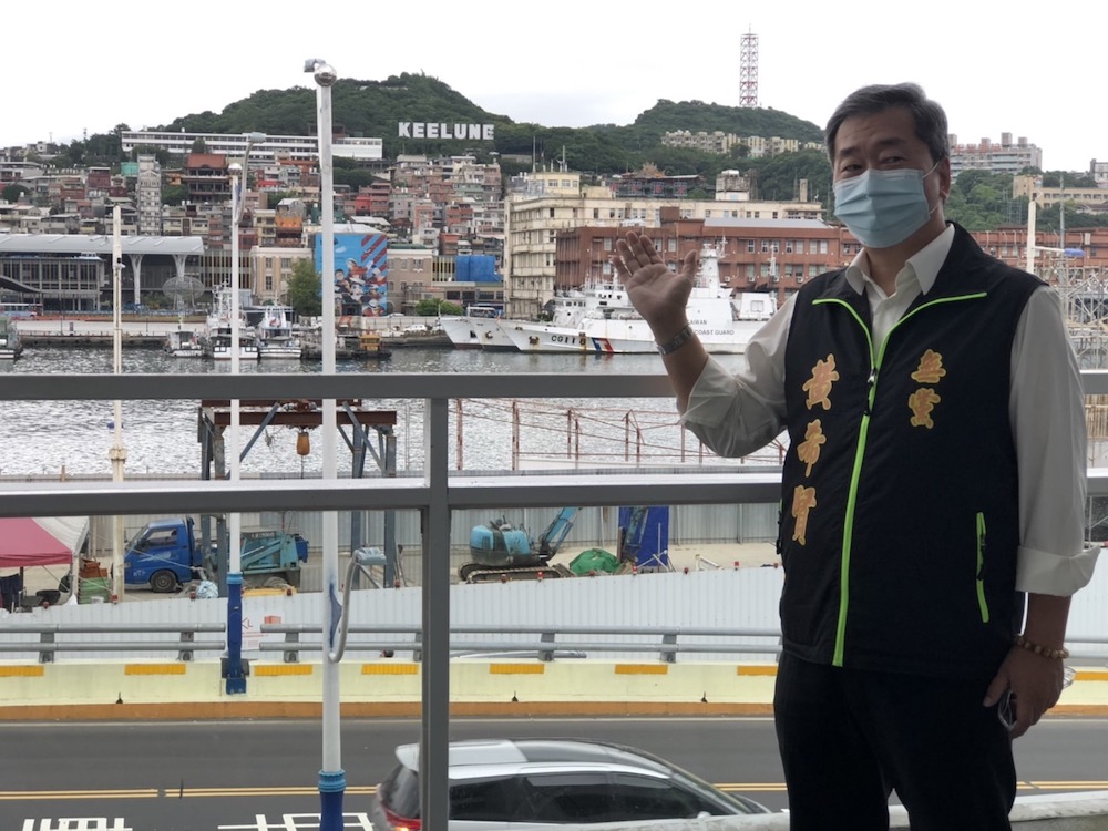 國民黨阻撓侯友宜恩恩案專案報告 民進黨:愧對市民應向家屬道歉 26 地標看板「KEELUNG」恰逢落雷擊壞,無黨籍基隆市長參選人黃希賢表示,市府美化有餘,但安全性不足,與其冠冕堂皇辦展,不如將「與雷雨共存」及耐震的安全設施做到位。