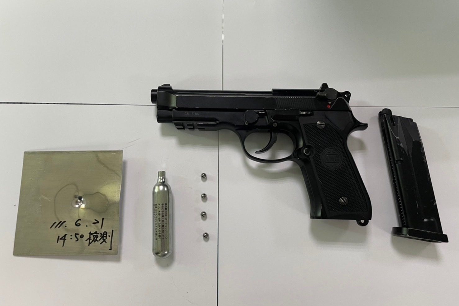 21歲屁孩好奇《試槍》闖大禍？！高雄輕軌站玻璃遭開槍 警4小時積極逮嫌