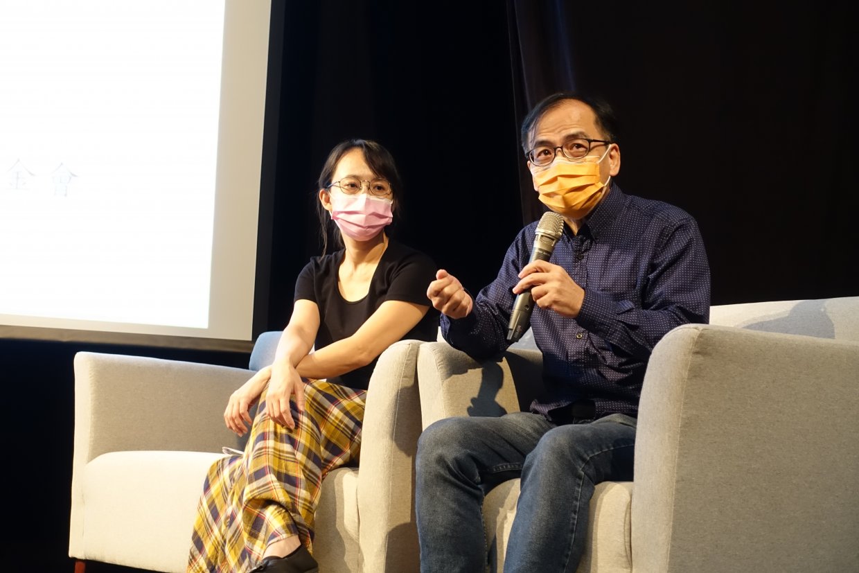 高雄長庚醫院陳乃菁醫師與《有你相伴的旅程》照顧者岳朝霖先生映後座談