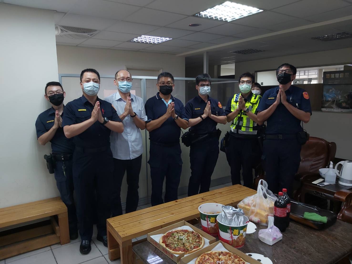 ▲豐原派出所長帶領同仁祈禱廳舍工程招標順利 (圖/台中豐原分局 提供)