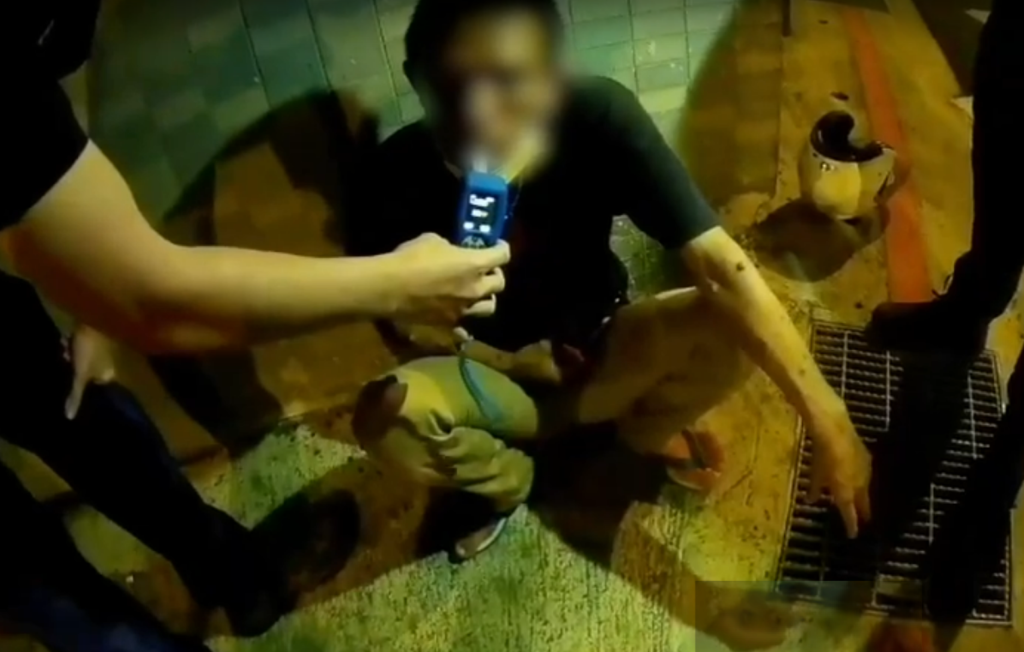 李姓嫌犯偷車酒駕,受檢時身上散發濃厚酒味,現場實施酒測值為0.55毫克