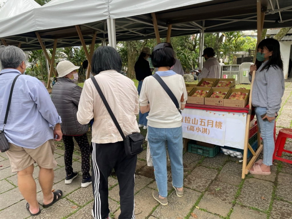 Pyasan小農市集將在6月25日起至8月28日,每周六日辦理水蜜桃季農產展售