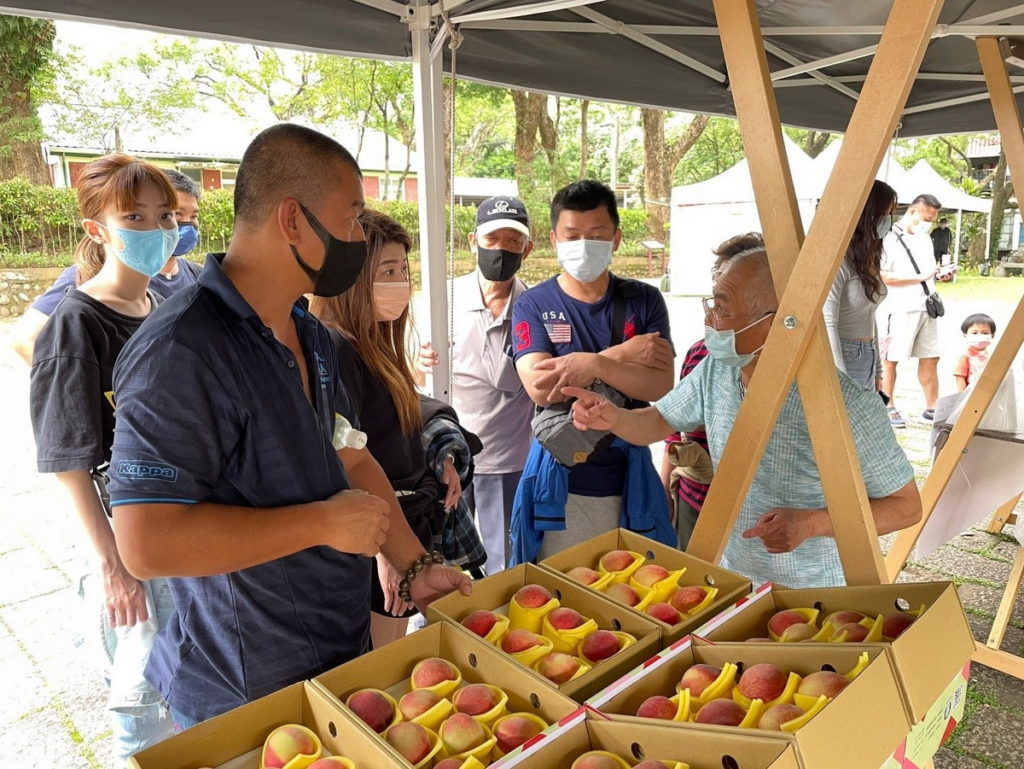 Pyasan小農市集將在6月25日起至8月28日,每周六日辦理水蜜桃季農產展售