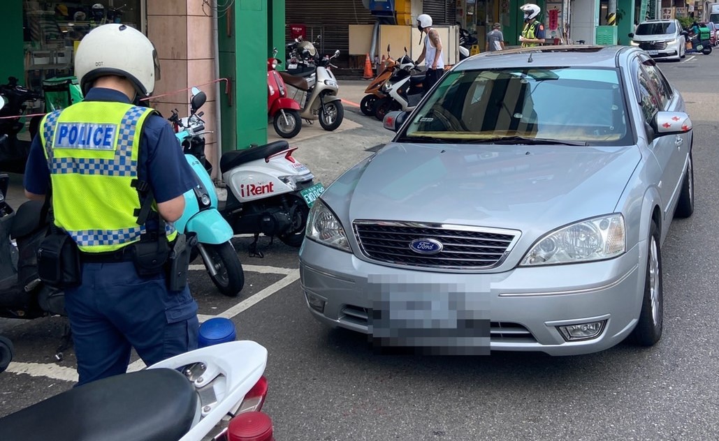 ▲警方重點執法項目-併排違規停車 (圖/台中市警察局 提供)