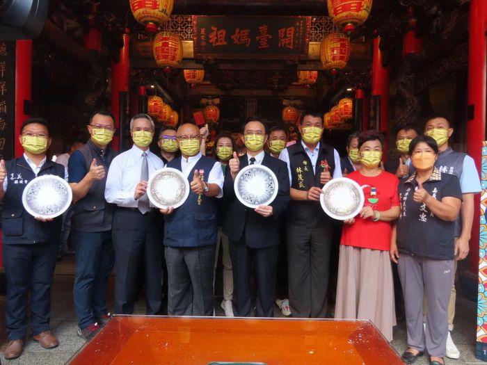 新港奉天宮跨界發行 「媽祖、虎爺紀念款隱形眼鏡」超潮祈福