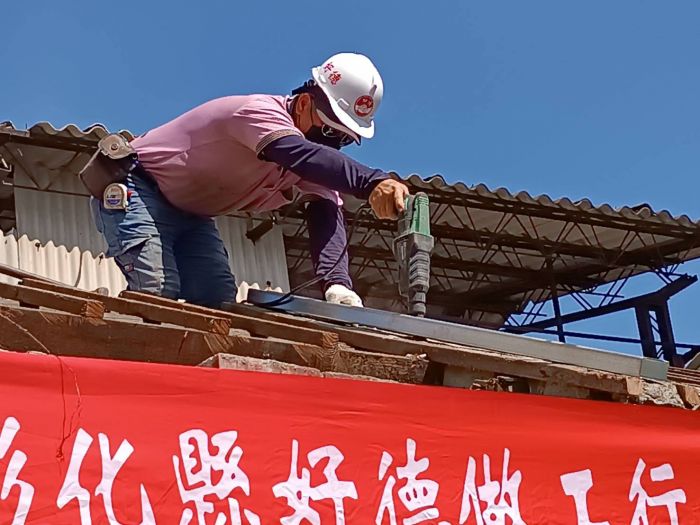 社會愛心源源不絕 埔心漏水「樹屋」屋頂打掉重練進入細部修繕