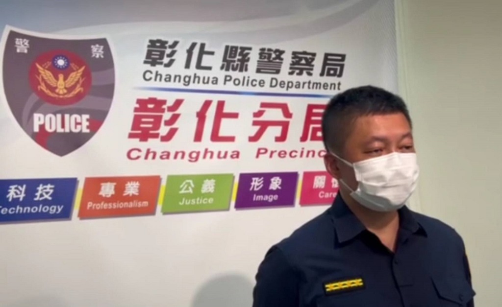 圖片說明:彰化縣警察局分局長王國峯說明洪姓員警經營賭場、涉及家暴並涉足不妥當場所查處情形。(記者謝榮浤翻攝)