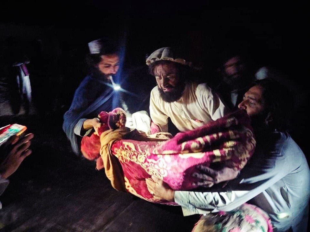 阿富汗地震至少1100人死、逾1650人受傷 國際社會伸出援手