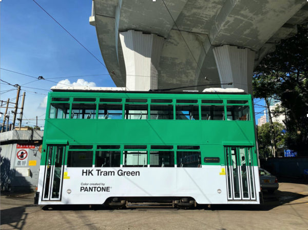 穿梭香港街道一世紀,承載城市生活記憶的叮叮車