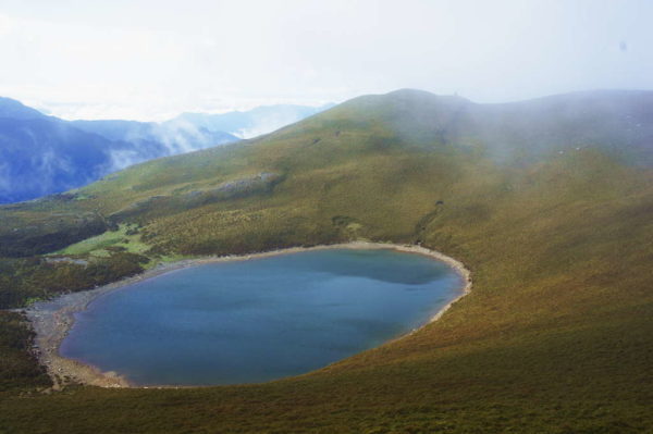 探訪水天一色的幽秘仙境,乳白色的湖泊的秘密?!