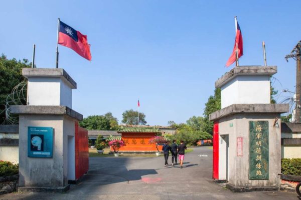 血色傳說中的堡壘，鳳山無線電信所化身廢墟風景點
