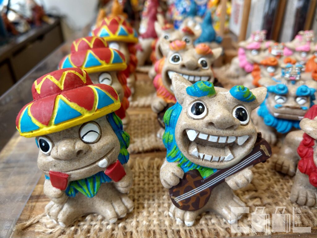 旅人出國時常會接受他人委託採買各地的紀念品,圖為沖繩知名的石獅子