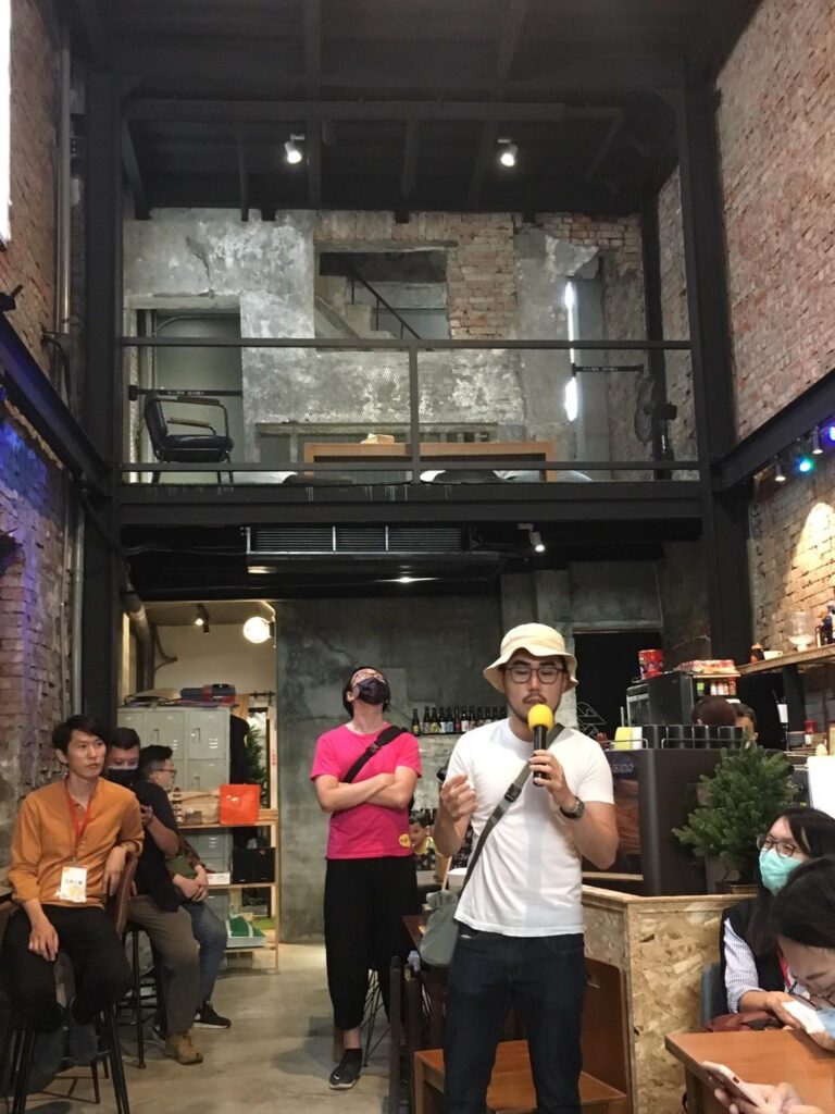開幕活動在老屋改建的廢墟Bar舉行