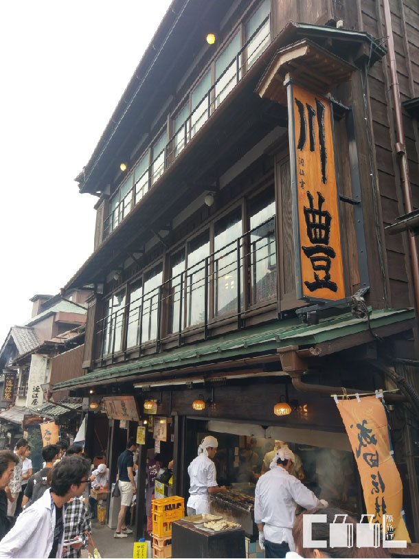 佐原最大特色就是保留了許多歷史木造建築,因此在1996年被選定為日本「重要傳統的建造物群保存地區」,很值得漫步其間、細細品味