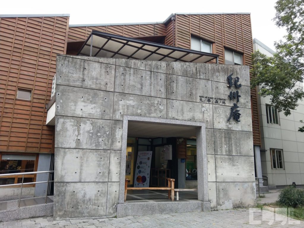 繁華道路旁的藝文空間