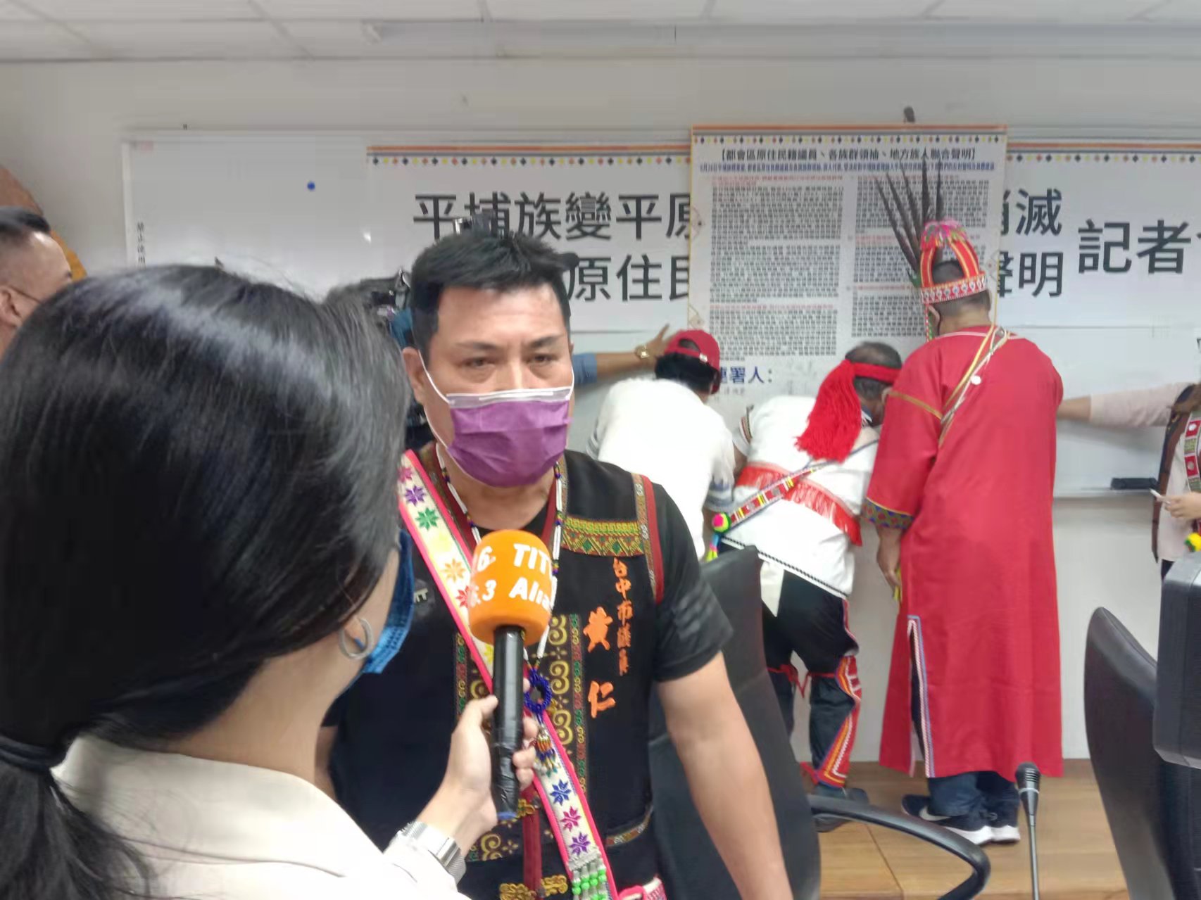 圖片說明：黃仁議員受訪時強調，試問，自稱西拉雅的人數將近2萬人中，有多少人能夠講母語？又有幾個人熟悉自己的原住民歷史文化？(記者宋紹誠攝)